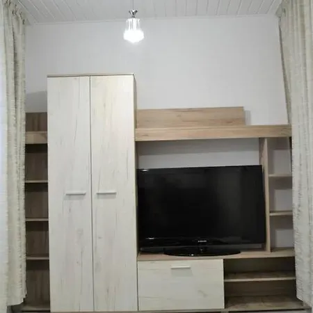 Casa Intr-o Zona Linistita In Holiday home