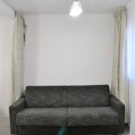 Casa Intr-o Zona Linistita In * Eforie Nord